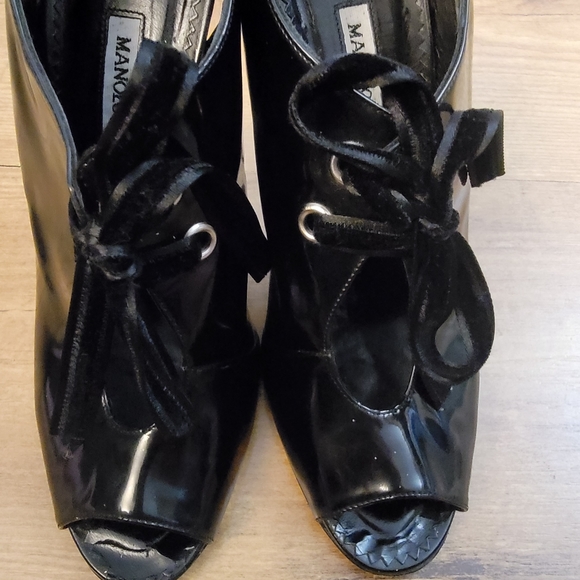 Manolo Blahnik Tie-Up Heels - Picture 7 of 11